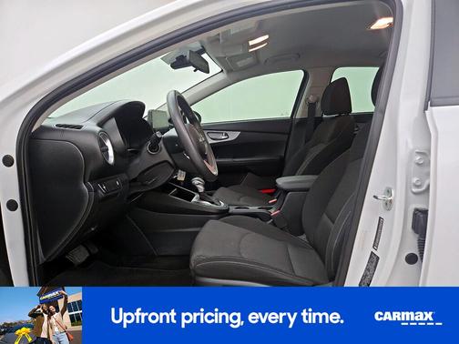 White 2022 Kia Forte LXS