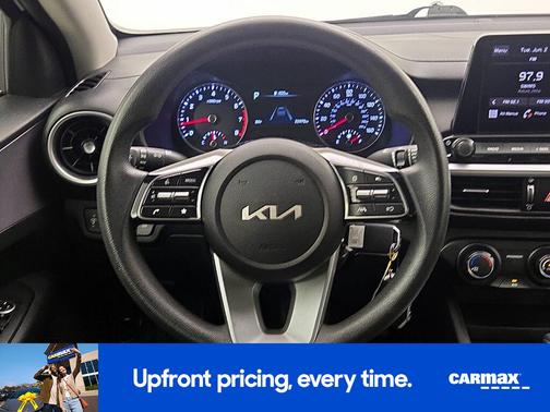 White 2022 Kia Forte LXS