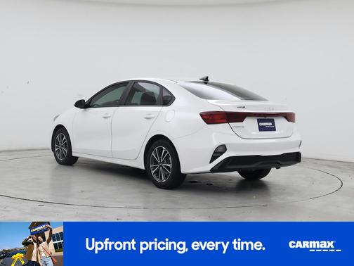 White 2022 Kia Forte LXS
