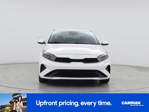 White 2022 Kia Forte LXS