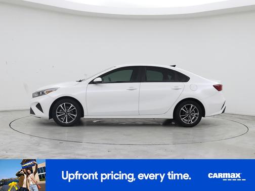 White 2022 Kia Forte LXS