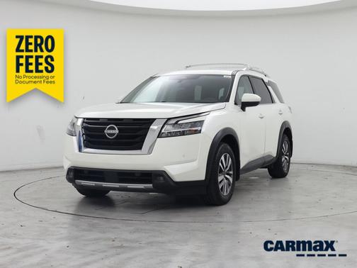 White 2023 Nissan Pathfinder SL