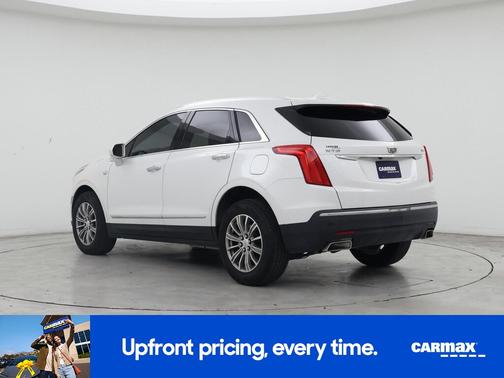 White 2017 Cadillac XT5 Luxury