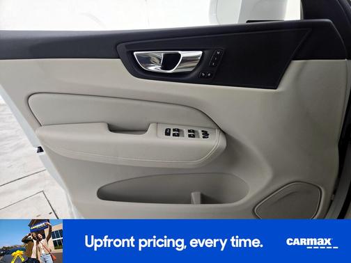 White 2020 Volvo XC60 T5 Momentum