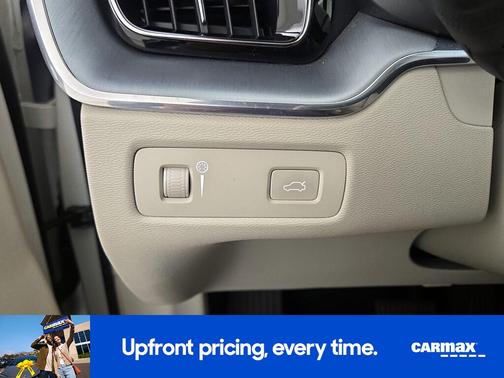 White 2020 Volvo XC60 T5 Momentum