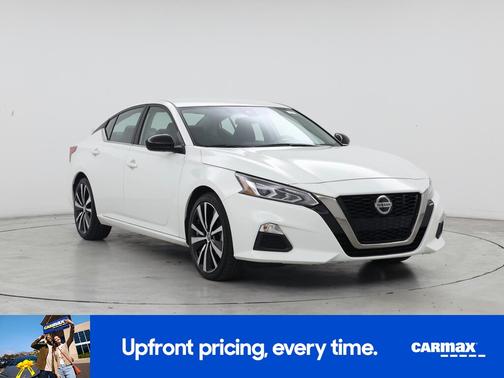 White 2022 Nissan Altima SR