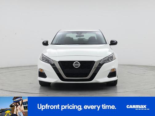White 2022 Nissan Altima SR