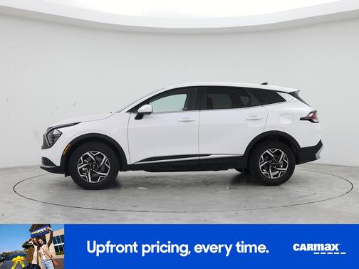 White 2025 Kia Sportage LX