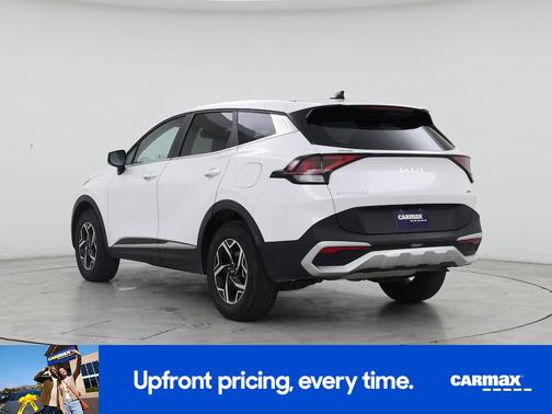 White 2025 Kia Sportage LX