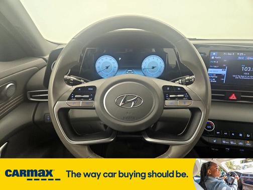 2022 Hyundai ELANTRA SEL