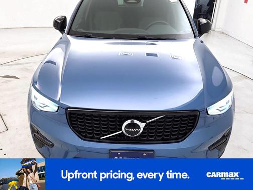 Blue 2024 Volvo XC40 B5 Core Dark Theme