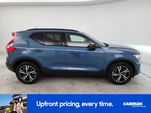 Blue 2024 Volvo XC40 B5 Core Dark Theme