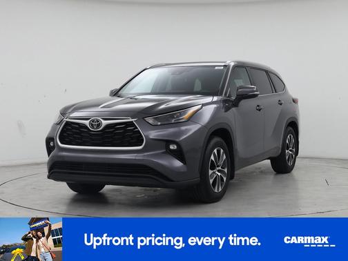 Gray 2024 Toyota Highlander XLE