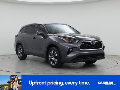 Gray 2024 Toyota Highlander XLE