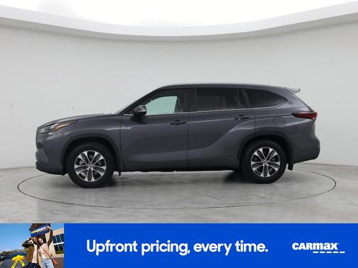 Gray 2024 Toyota Highlander XLE