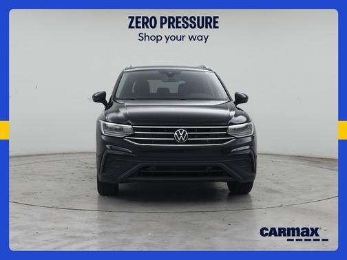 Black 2023 Volkswagen Tiguan SE