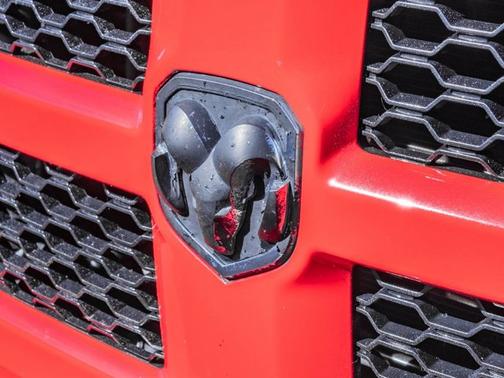 Photo 3 of 35 of 2013 RAM 1500 Tradesman