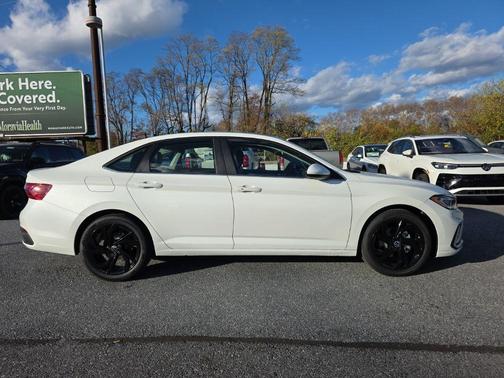Opal White Pearl 2026 Volkswagen Jetta 1.4T SE