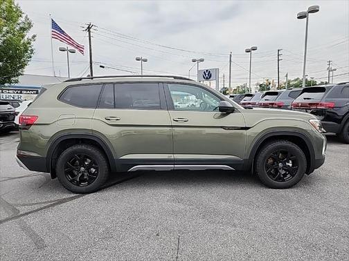 2025 Volkswagen Atlas 2.0T Peak Edition