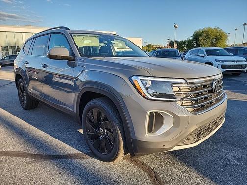 2025 Volkswagen Atlas 2.0T SE w/Technology 4MOTION