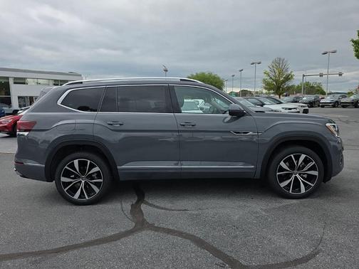 Pure Gray 2026 Volkswagen Atlas 2.0T SEL Premium R-Line 4MOTION