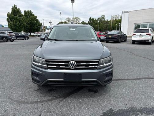 Platinum Gray Metallic 2020 Volkswagen Tiguan 2.0T SE 4MOTION