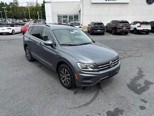 Platinum Gray Metallic 2020 Volkswagen Tiguan 2.0T SE 4MOTION