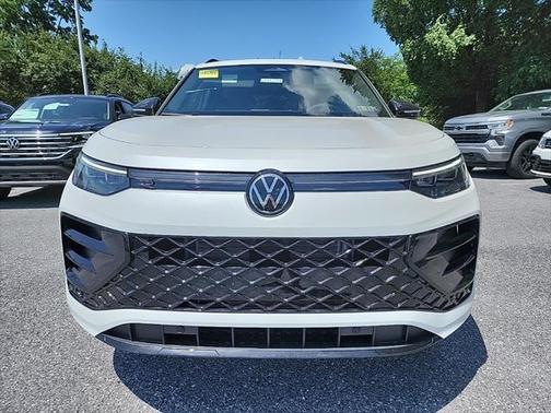 2025 Volkswagen Tiguan 2.0T SE R-Line Black 4MOTION