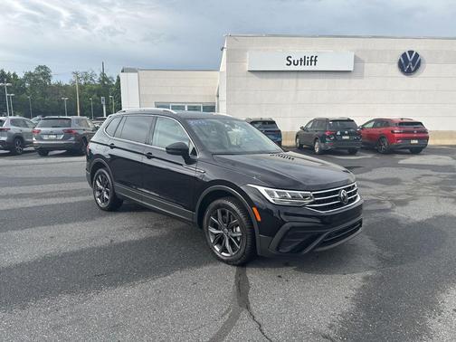 Deep Black Pearl 2022 Volkswagen Tiguan 2.0T SE 4MOTION