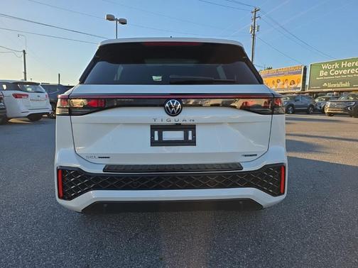 2026 Volkswagen Tiguan 2.0T SEL R-Line 4MOTION