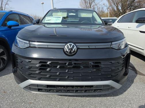 Deep Black Pearl 2026 Volkswagen Tiguan 2.0T SE 4MOTION
