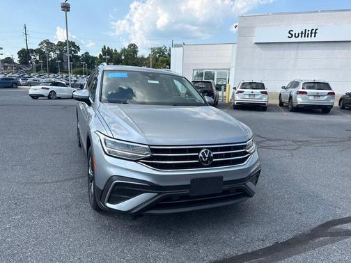 Silver Metallic 2022 Volkswagen Tiguan 2.0T SE 4MOTION