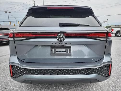 2025 Volkswagen Tiguan 2.0T SE R-Line Black 4MOTION