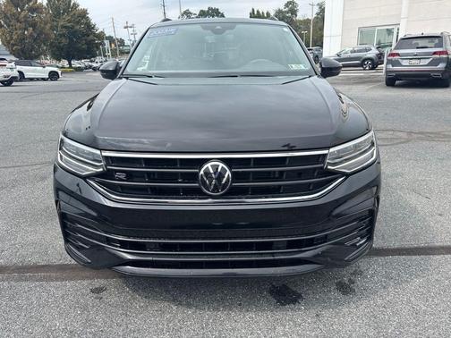 Deep Black Pearl 2023 Volkswagen Tiguan 2.0T SE R-Line Black 4MOTION