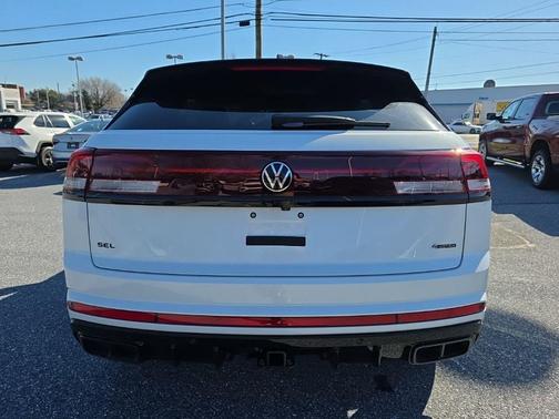 opal white pearl 2026 Volkswagen Atlas Cross Sport 2.0T SEL