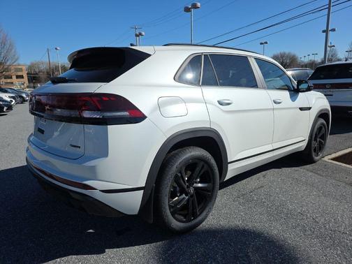 opal white pearl 2026 Volkswagen Atlas Cross Sport 2.0T SEL