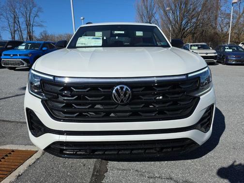 opal white pearl 2026 Volkswagen Atlas Cross Sport 2.0T SEL