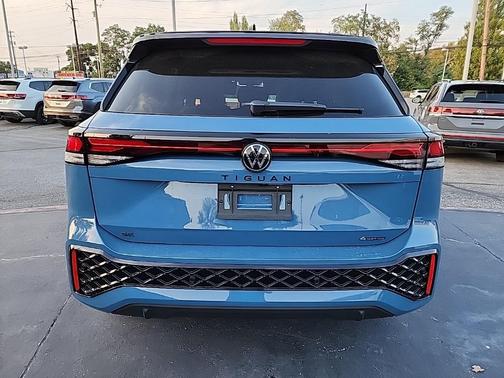 2025 Volkswagen Tiguan 2.0T SE R-Line Black 4MOTION