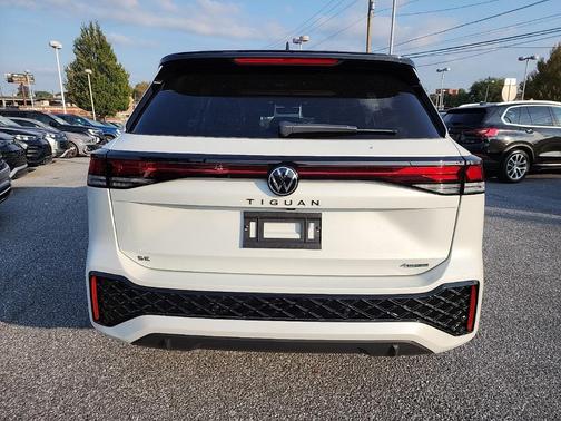 2025 Volkswagen Tiguan 2.0T SE R-Line Black 4MOTION