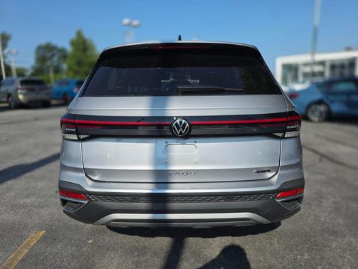 Pyrite Silver Metallic 2026 Volkswagen Taos SE
