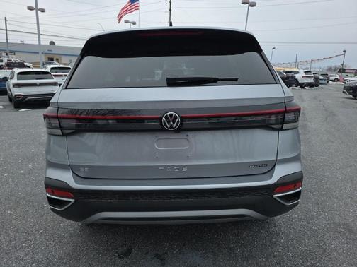 Pyrite Silver Metallic 2026 Volkswagen Taos SE