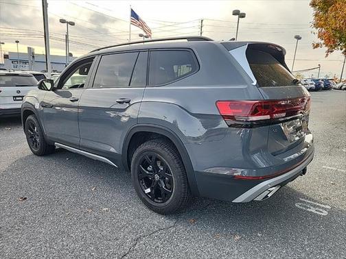 2025 Volkswagen Atlas 2.0T SE w/Technology 4MOTION