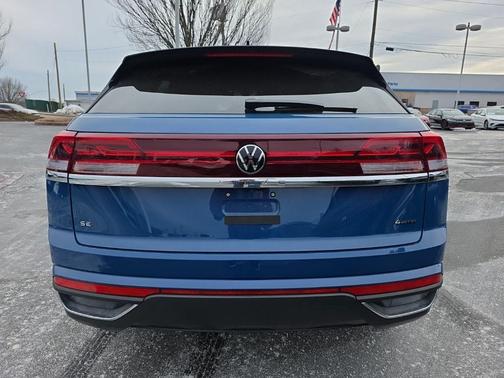 Mountain Lake Blue Metallic 2026 Volkswagen Atlas Cross Sport 2.0T SE