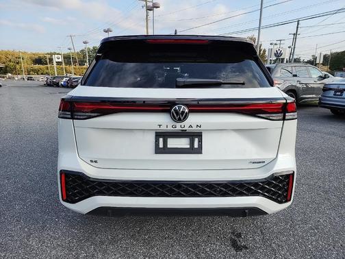 2025 Volkswagen Tiguan 2.0T SE R-Line Black 4MOTION