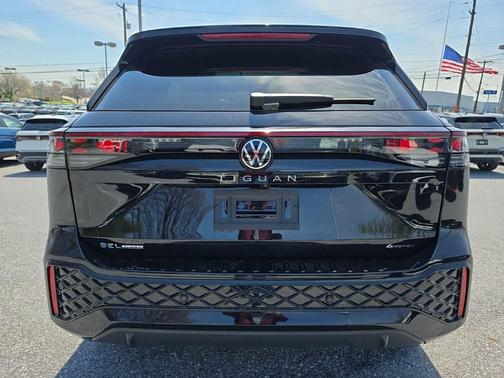 deep black pearl 2026 Volkswagen Tiguan 2.0T SEL R-Line 4MOTION