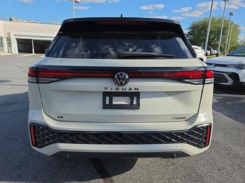 2025 Volkswagen Tiguan 2.0T SE R-Line Black 4MOTION