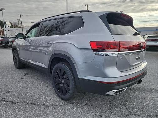2025 Volkswagen Atlas 2.0T SE w/Technology 4MOTION