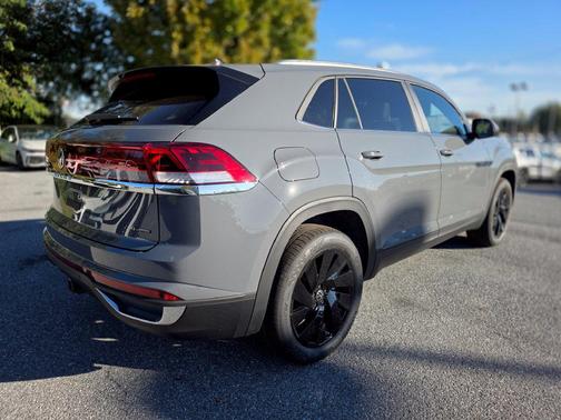 Pure Gray 2026 Volkswagen Atlas Cross Sport 2.0T SE w/Technology 4MOTION