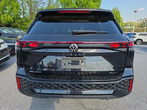 deep black pearl 2026 Volkswagen Tiguan 2.0T SEL R-Line 4MOTION