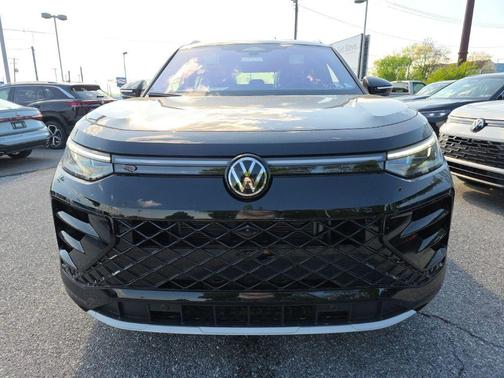 deep black pearl 2026 Volkswagen Tiguan 2.0T SEL R-Line 4MOTION